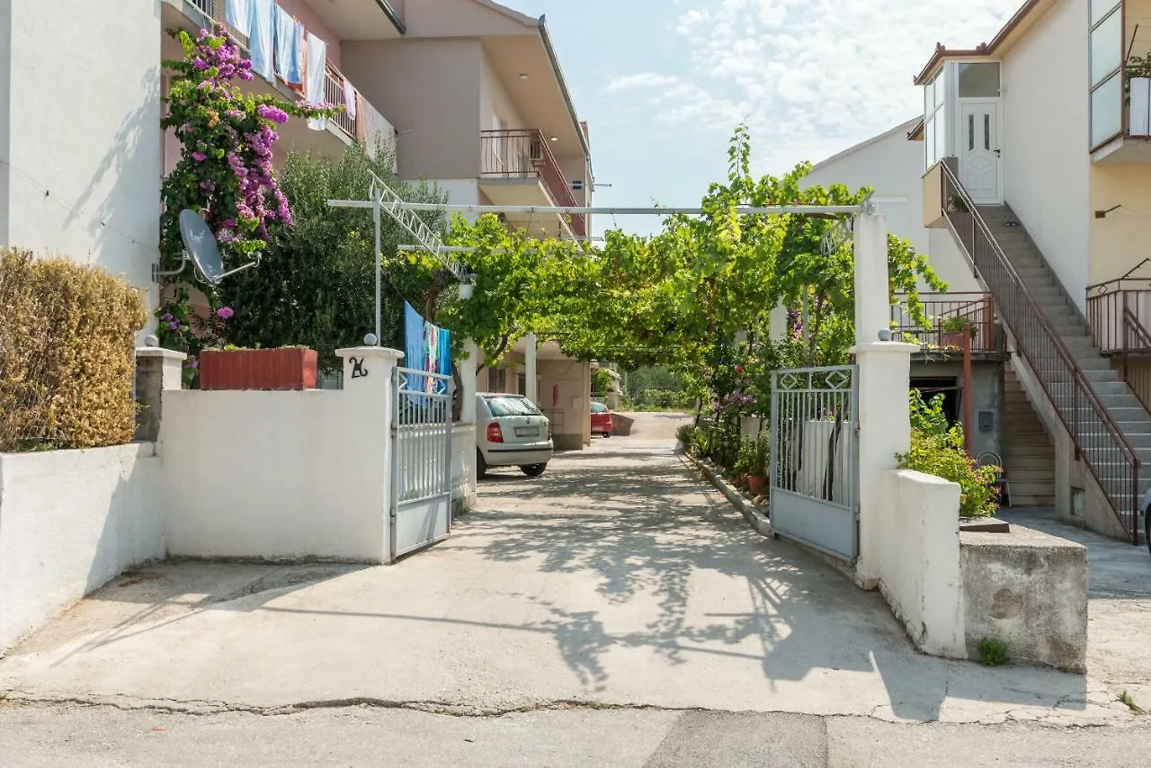 3Bdr Apt Medunac Sea View Free Parking Kastela 0*,  Croatia