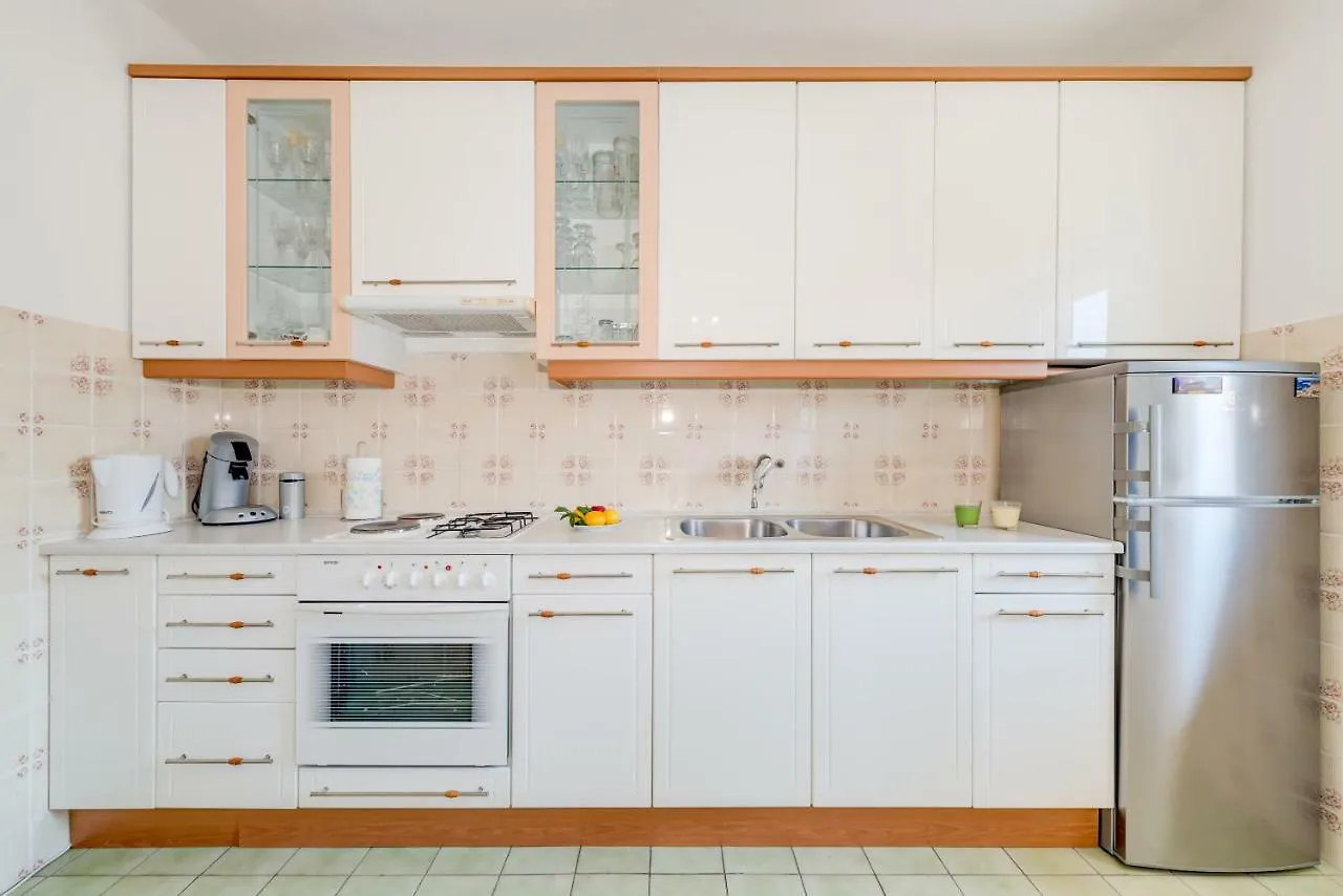 3Bdr Apt Medunac Sea View Free Parking Kastela Apartment
