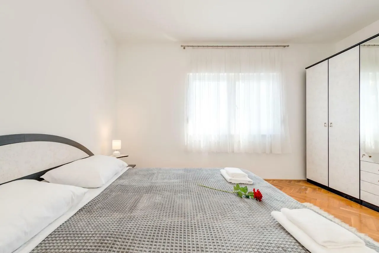 3Bdr Apt Medunac Sea View Free Parking Kastela 0*,  Croatia