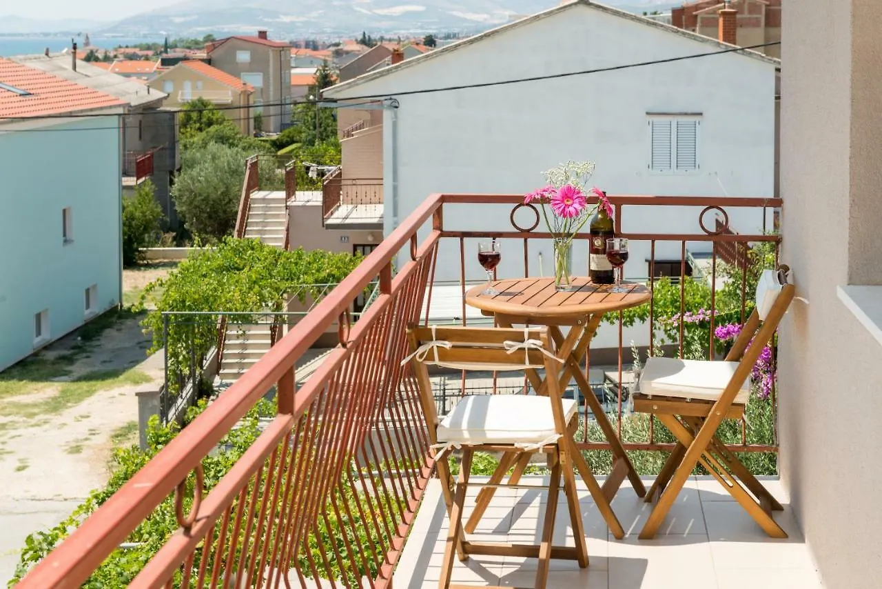 3Bdr Apt Medunac Sea View Free Parking Kastela Croatia