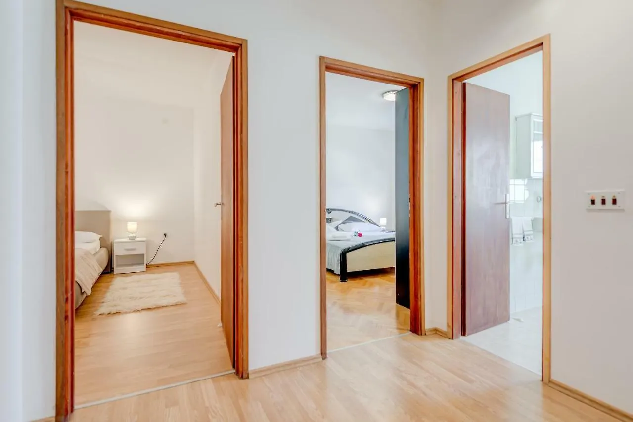 3Bdr Apt Medunac Sea View Free Parking Kastela