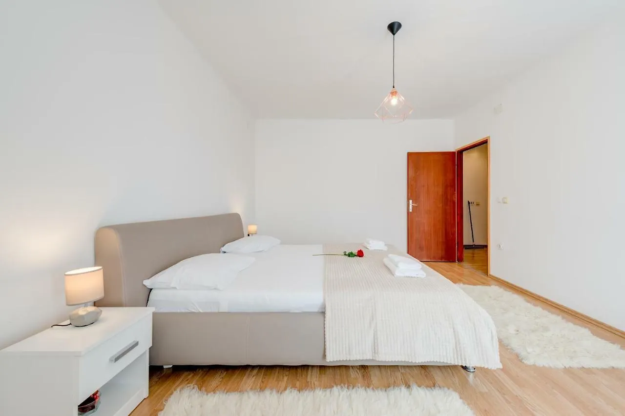 Apartment 3Bdr Apt Medunac Sea View Free Parking Kastela