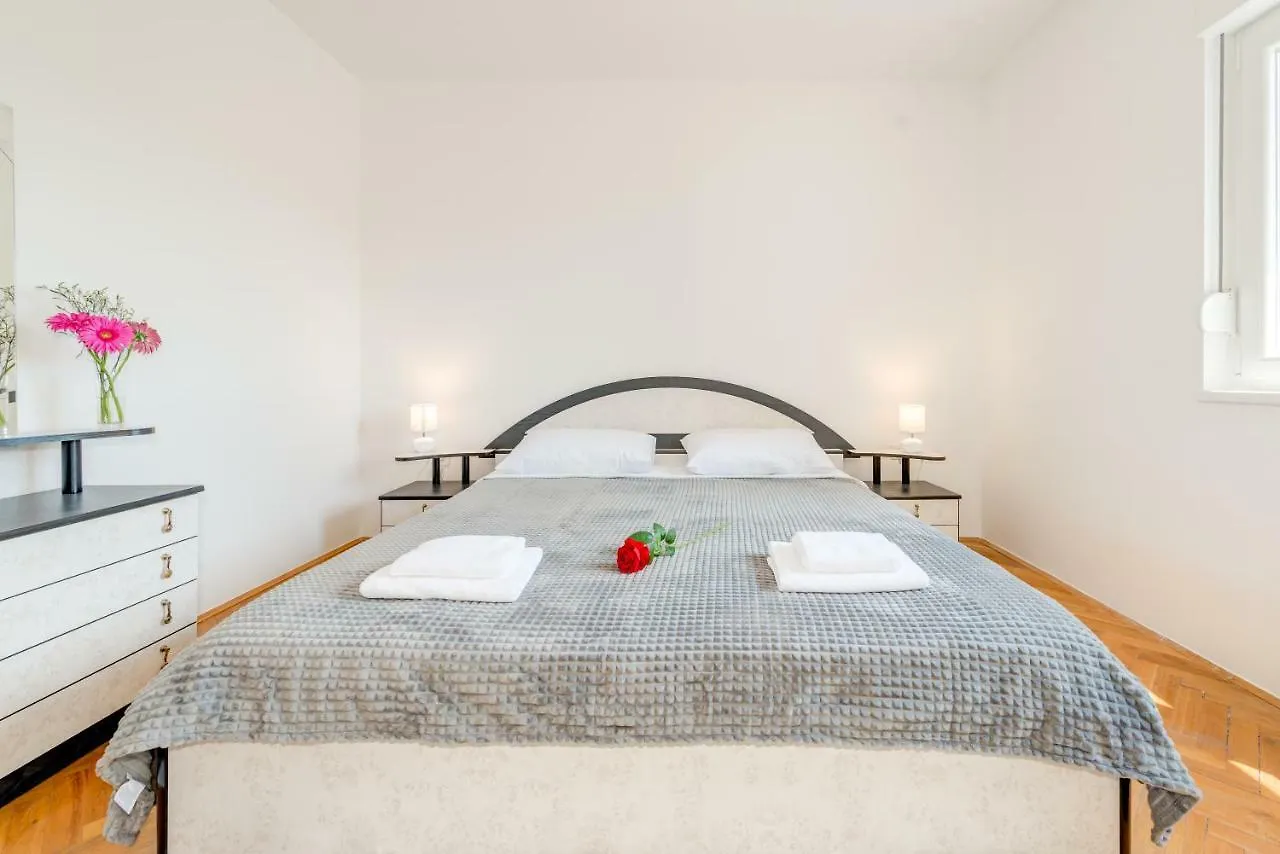 3Bdr Apt Medunac Sea View Free Parking Kastela