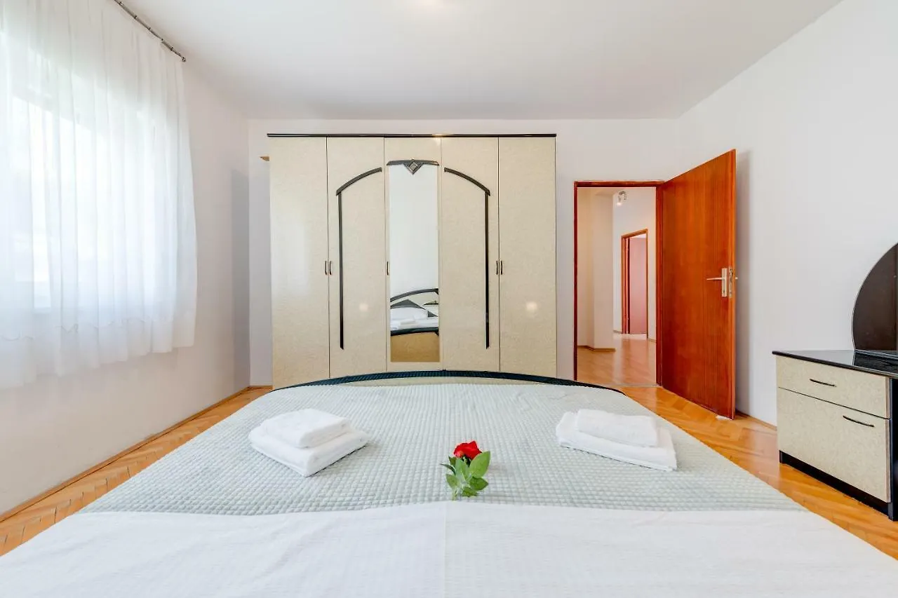 3Bdr Apt Medunac Sea View Free Parking Kastela Apartment